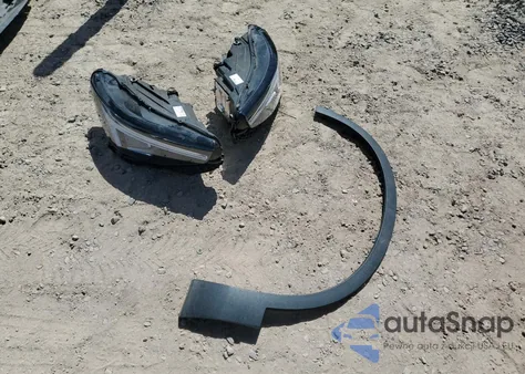 2024 Volvo Xc40 Plus z USA, uszkodzony, nr VIN YV4L12UE0R2323944